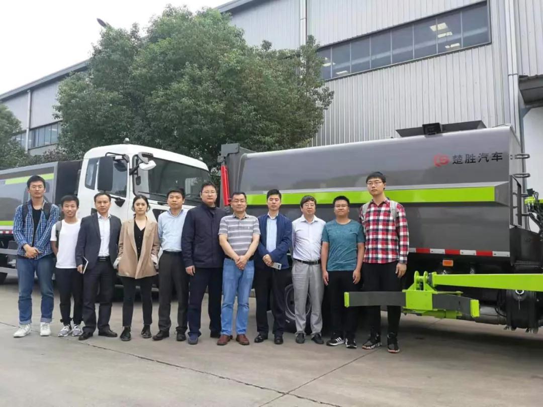 驚艷！“智能機械臂”自裝卸式垃圾車震撼問世